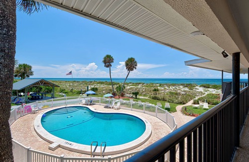 Golden Beach Condo | Cozy Gulffront Efficiency Unit - Pool, Ocean View & Breakfast