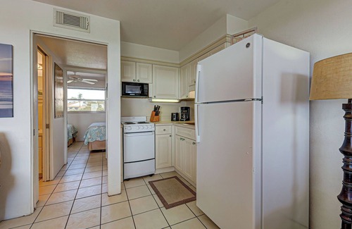 Golden Beach Condo | Oceanfront Getaway - 1 Bedroom Unit with Pool Access