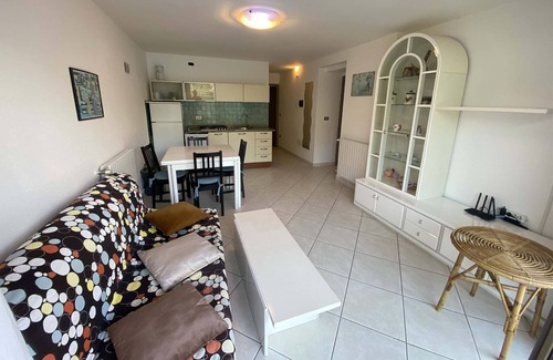 Idro Apartment | Lakefront Retreat with Two Bedrooms and Pool Access