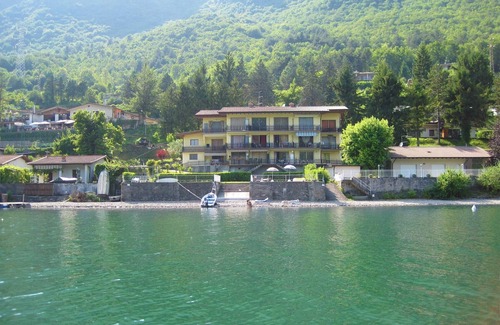 Idro Apartment | Lakefront Retreat with Two Bedrooms and Pool Access