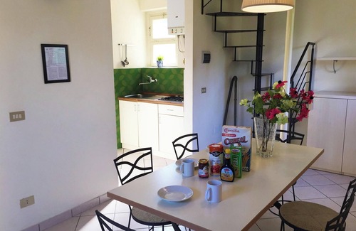 Idro Apartment | Relaxing Lakeside Retreat with Terrace and Breakfast