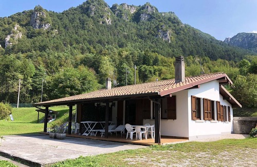 Idro Apartment | Picturesque Lakefront Retreat with Pool and Ocean Views