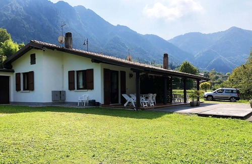 Idro Apartment | Picturesque Lakefront Retreat with Pool and Ocean Views