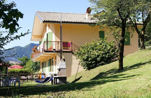 Idro Apartment | Idyllic Lakefront Retreat with Garden Access and Pool