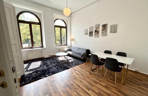 Zentrum-Nordwest Apartment | Convenient Hotel Near Arena, Waldstraße - Pet Friendly Stay