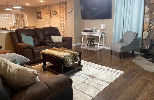 Buffalo County Other | Dirt Road Inn is Quiet country home located just 20 minutes from Kearney