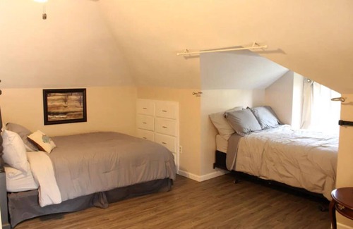 Buffalo County Other | Dirt Road Inn is Quiet country home located just 20 minutes from Kearney