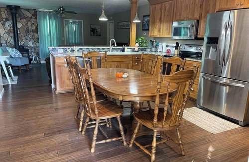Buffalo County Other | Dirt Road Inn is Quiet country home located just 20 minutes from Kearney