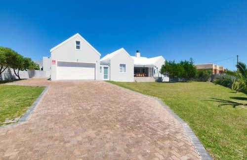 Struisbaai Apartment | Experience Disa Lekka Plek: 4-Star Ocean View Retreat