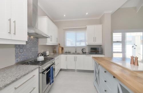Struisbaai Apartment | Experience Disa Lekka Plek: 4-Star Ocean View Retreat