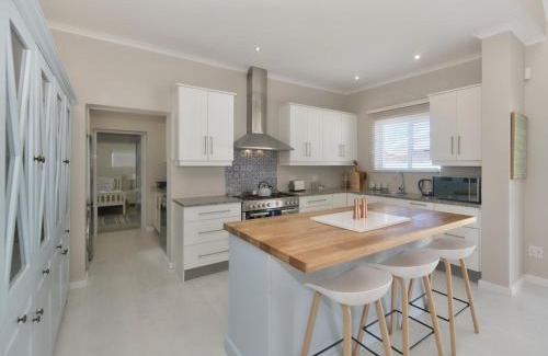 Struisbaai Apartment | Experience Disa Lekka Plek: 4-Star Ocean View Retreat