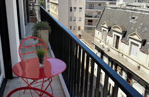 Recoleta Condo | Prime Location Apt. in Recoleta near Subway - Top Rated!