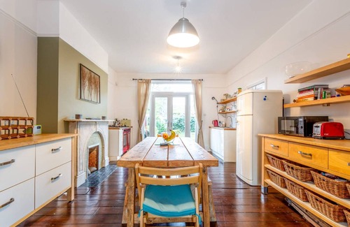 South Acton House | Elegant Period Property with Kitchen & Breakfast Included
