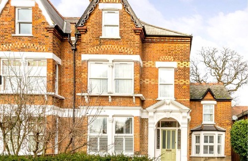 South Acton House | Elegant Period Property with Kitchen & Breakfast Included