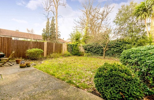 South Acton House | Elegant Period Property with Kitchen & Breakfast Included