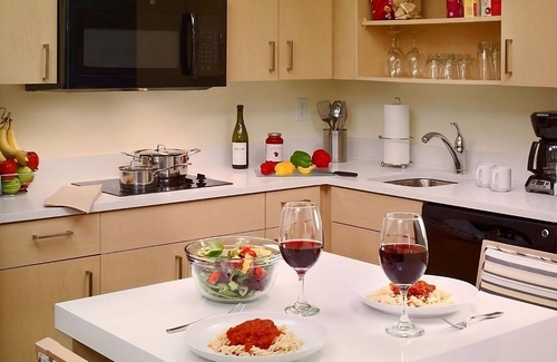 Monmouth Junction Resort | Experience an Inviting Stay in Princeton with Free Breakfast!
