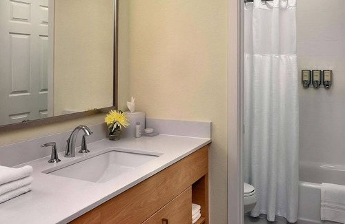 Monmouth Junction Resort | Experience an Inviting Stay in Princeton with Free Breakfast!