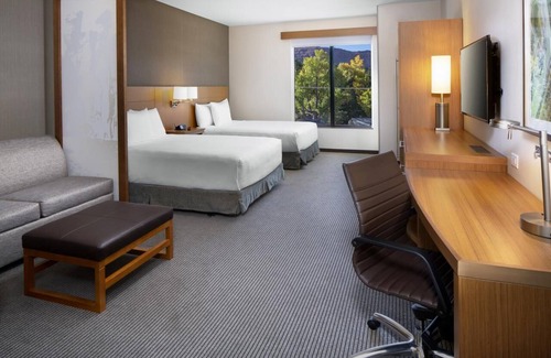 Moab Hotel | Discover a Hidden Treasure: Free Breakfast, Pool, Hot Tub, Parking!