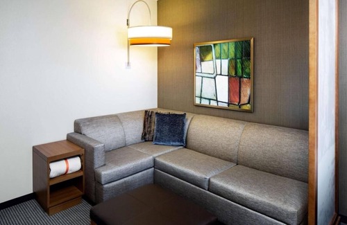 Moab Hotel | Discover a Hidden Treasure: Free Breakfast, Pool, Hot Tub, Parking!