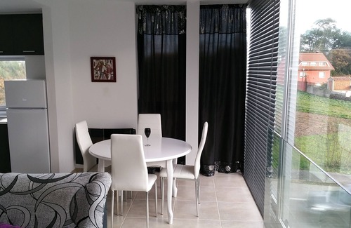 Dean Pequeno Apartment | Family-Friendly Getaway: Sea, Mountains & Culinary Delights