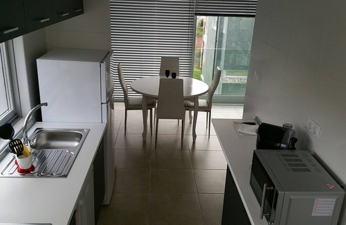 Dean Pequeno Apartment | Family-Friendly Getaway: Sea, Mountains & Culinary Delights