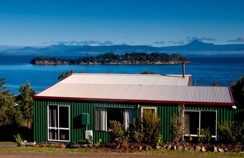 Alonnah House | Explore Bruny Island Holiday Accommodation with Ocean Views