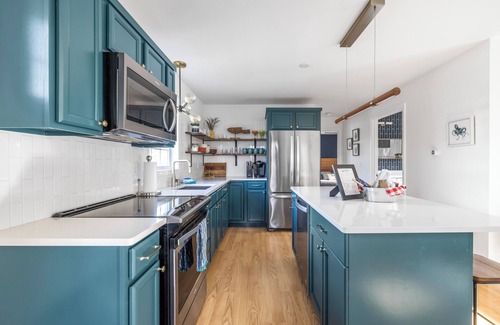 Kennebunk House | Explore Bungalow Wharf: Renovated Home Near Gooch's Beach