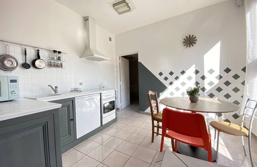 Lanches-Saint-Hilaire House | Experience Unforgettable Comfort with Pet-Friendly Amenities