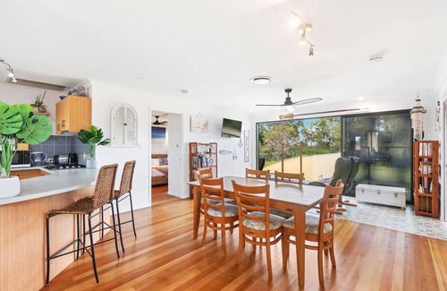 Point Vernon House | Experience Coastal Living at Point Vernon with Family Amenities
