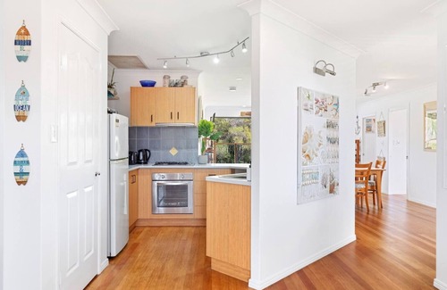 Point Vernon House | Experience Coastal Living at Point Vernon with Family Amenities
