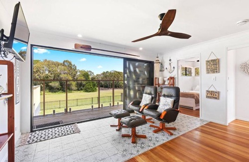 Point Vernon House | Experience Coastal Living at Point Vernon with Ocean Views