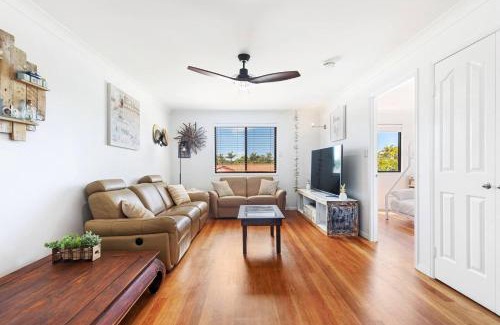 Point Vernon House | Experience Coastal Living at Point Vernon with Ocean Views
