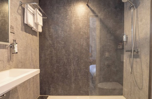 Made Hotel | Discover Comfort & Luxury in 2 Modern Units in Scenic Made, North Brabant