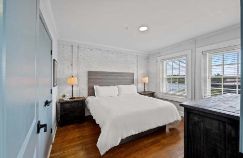Conway House | Explore Trendy Downtown Loft in Conway - Family Friendly