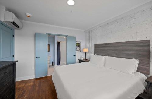 Conway House | Explore Trendy Downtown Loft in Conway - Family Friendly