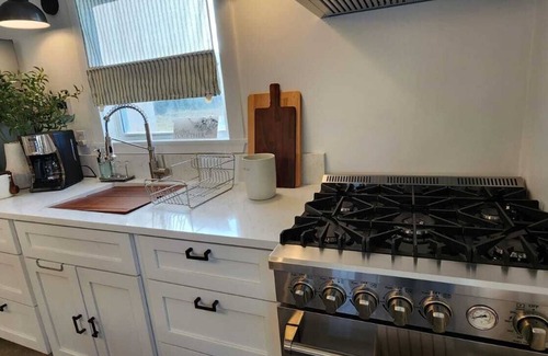 Fredericksburg House | Elegant Weekend Ranch Getaway for Wine Enthusiasts