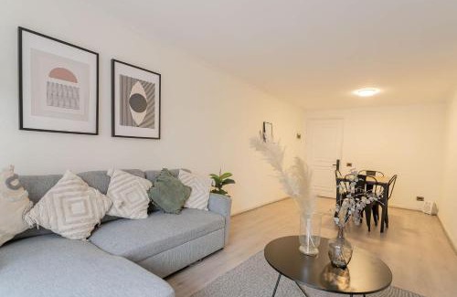 Santiago Apartment | Discover Las Condes 2D2B ideal for 4 people