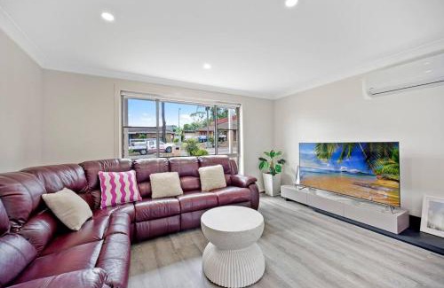 Mount Annan House | Explore Mount Annan: 6-BR House with Family-Friendly Perks