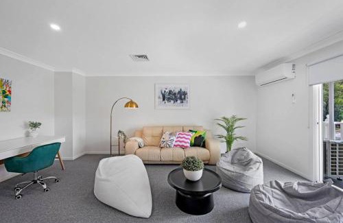 Mount Annan House | Explore Mount Annan: 6-BR House with Family-Friendly Perks