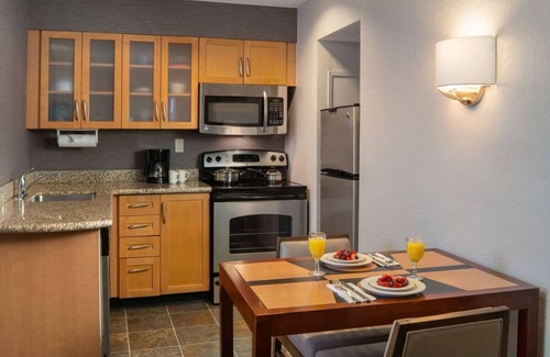 Brentwood Apartment | Experience Music City: Pet-Friendly Suites with Free Breakfast