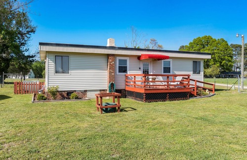 Raleigh House | Pet-Friendly Bungalow Near Downtown Raleigh with Spa & Breakfast