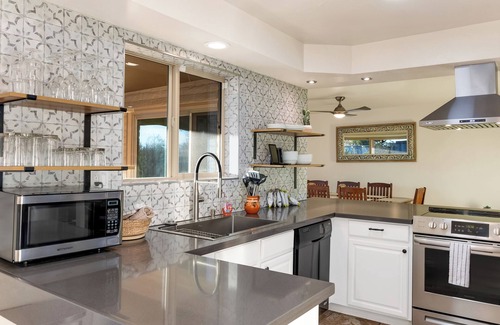Ranchos De La Canada House | Relax at Casa Adobe: Hot Tub, Fire Pit & Golf Retreat