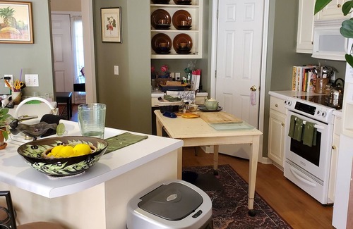 Oxford House | Charming Cottage with Kitchen, Just 3.8 Miles to Oxford Square