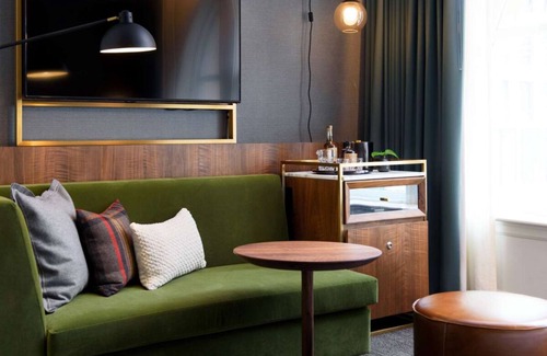Downtown Seattle Hotel | Uncover Seattle's Hidden Gem Near Pike Place Market!