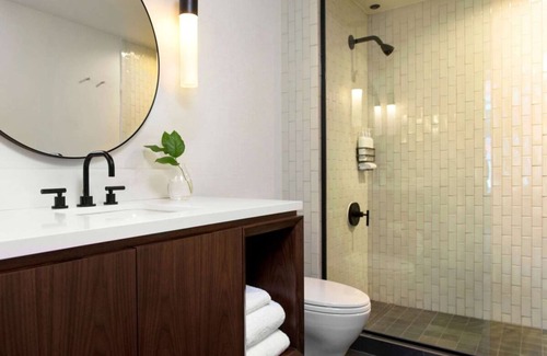 Downtown Seattle Hotel | Uncover Seattle's Hidden Gem Near Pike Place Market!