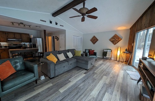 Grapevine House | Experience Serenity at Road's End Retreat - A Guest Rated Gem