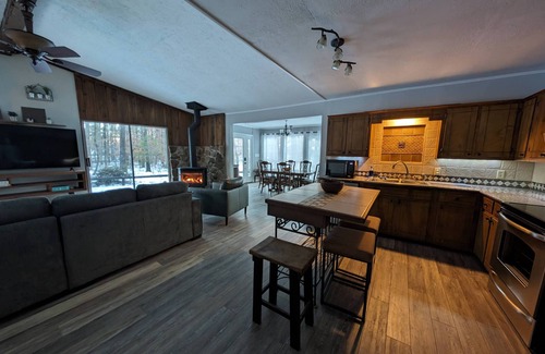 Grapevine House | Experience Serenity at Road's End Retreat - A Guest Rated Gem