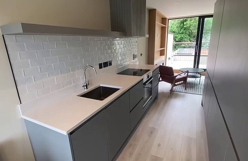 Grand Canal Dock Apartment | Discover the Charm of Dublin with this Lovely 2-bedroom apartment.