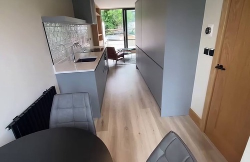 Grand Canal Dock Apartment | Discover the Charm of Dublin with this Lovely 2-bedroom apartment.