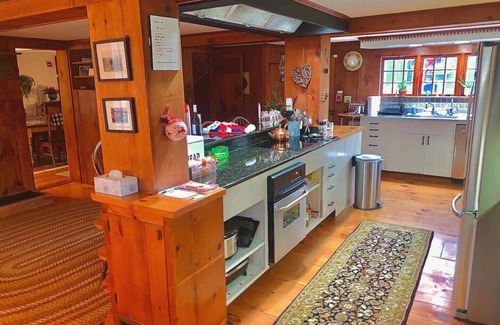 North Bennington House | Discover The Henry House & Authentic Red Covered Bridge